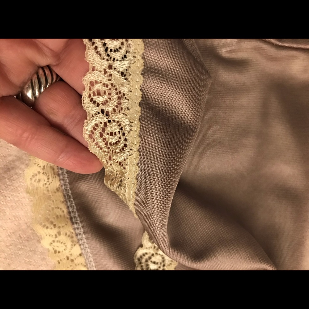 𝑀𝐼𝐷𝑁𝐼𝐺𝐻𝑇 ᑕOᑕO ♡︎ 𝐿𝑂𝑈𝑁𝐺𝐸𝑅𝐼𝐸 𝑆𝐸𝑇 - Picture 8 of 16